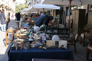 Thiene: è ripartito il mercato dell’antiquariato Thiene: è ripartito il mercato dell’antiquariato