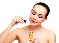 Nutrire e rigenerare una pelle matura con gli oli