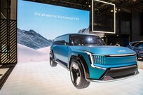Kia: annunciata la “via elettrica”, colonnine in t